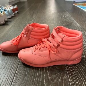 Coral high top Reebok’s with the straps